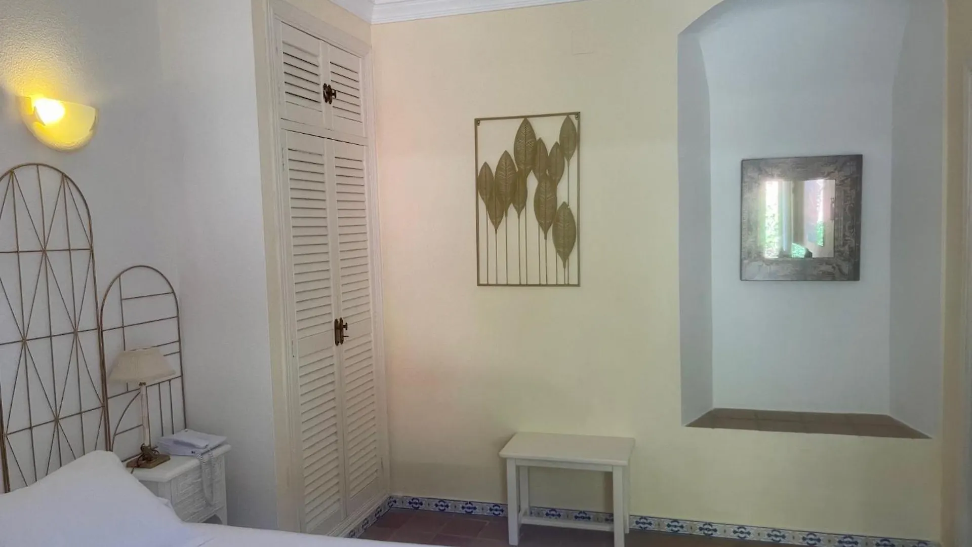 Hotel La Pena Tarifa